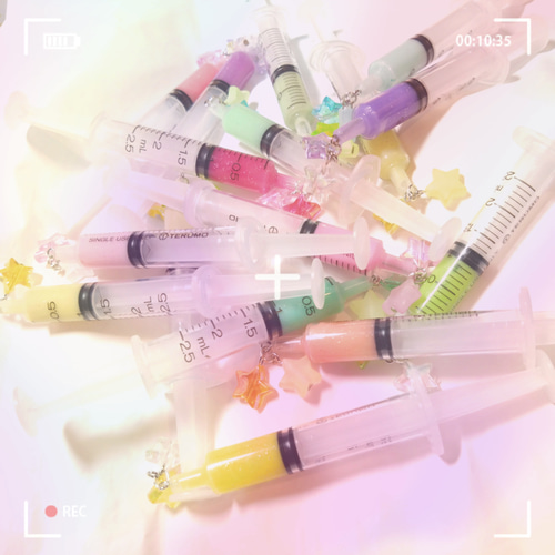 ゆめかわ注射器ピアス♡(初恋) ピアス（フック・チェーン） 影音 通販