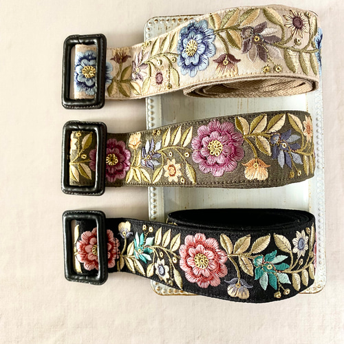 インゲボルグ リボン付きチェーンベルト　美品⭐️ INGEBORG 美品 インゲボルグ ロゴ 入り リボン 使用 チェーン