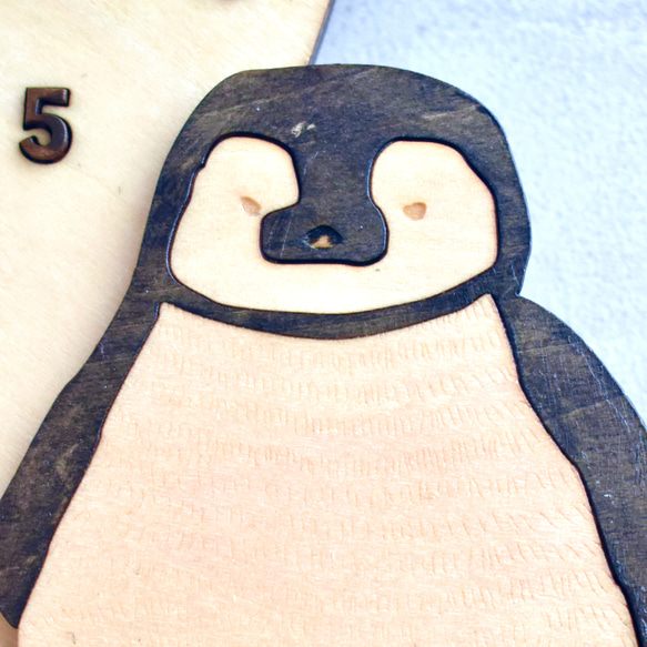 皇帝ペンギンの日々の手触りを感じられる時計 木製 掛け時計 5枚目の画像