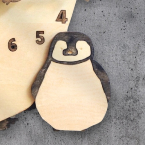 皇帝ペンギンの日々の手触りを感じられる レギュラーサイズ 時計 木製