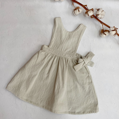 エプロンワンピース キッズ Mサイズ100cm〜110cm ホワイト 子供服