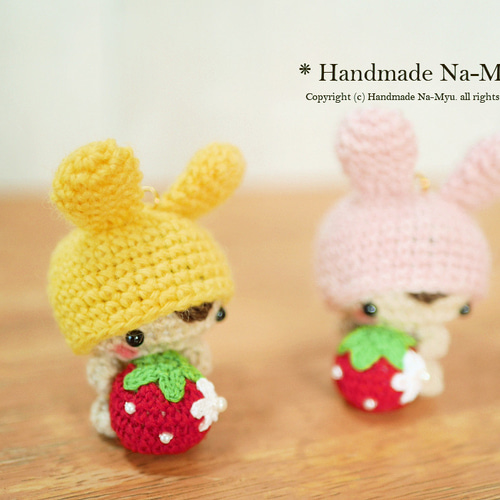 ベビーちゃん あみぐるみ あみぐるみ・うさ耳帽子のベビーちゃん・イチゴ（約5cm） あみぐるみ