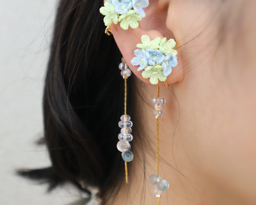 小花とチェーンビーズのピアス/イヤリング ピアス（その他
