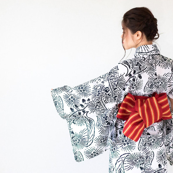 【5着限定】沖縄の伝統工芸品：琉球紅型（びんがた）の型紙デザインから生まれた浴衣（ゆかた）『琉球小町』 1枚目の画像