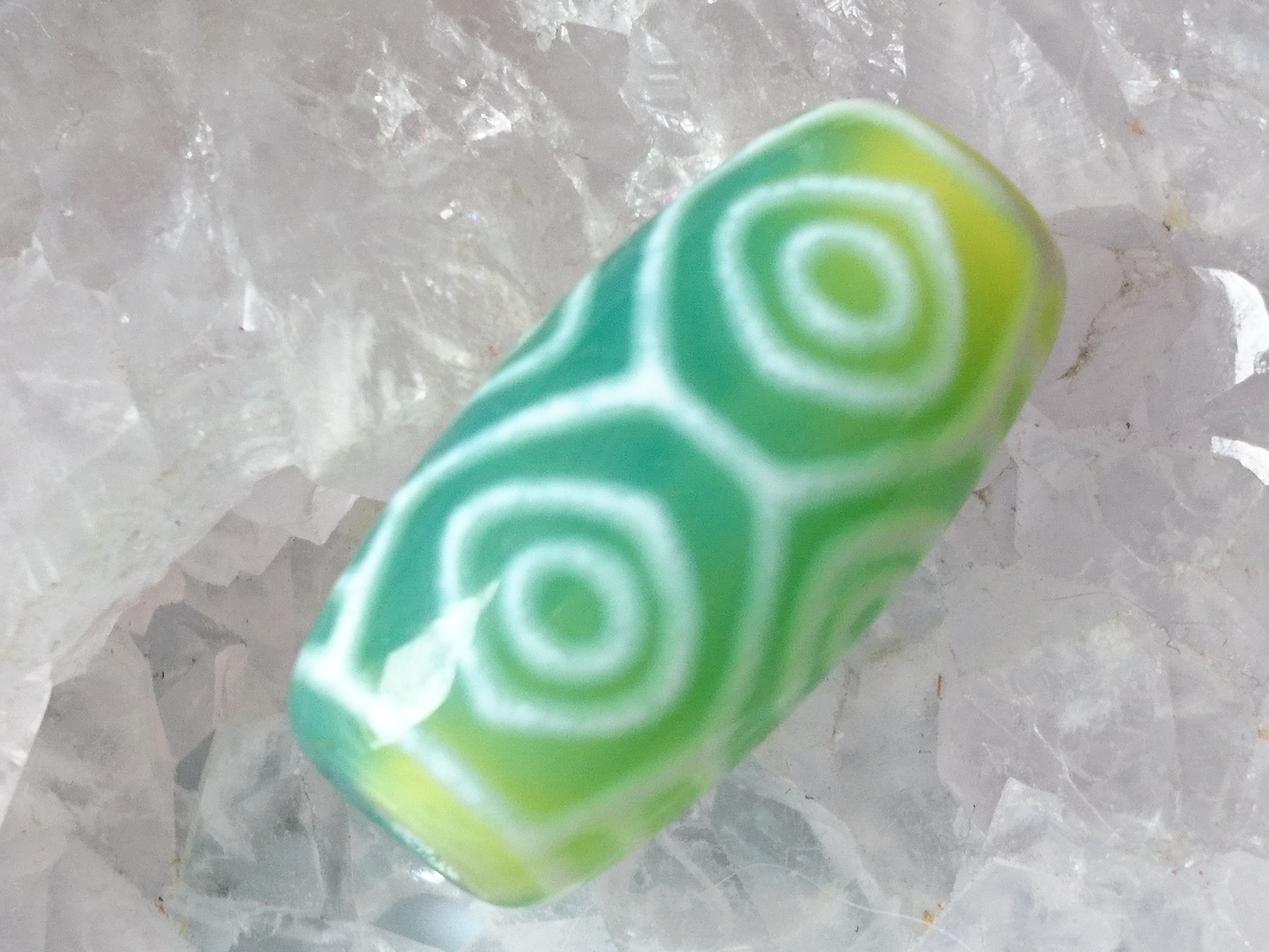 緑玉髄 龍眼天珠 緑 天珠 グリーン 貴重