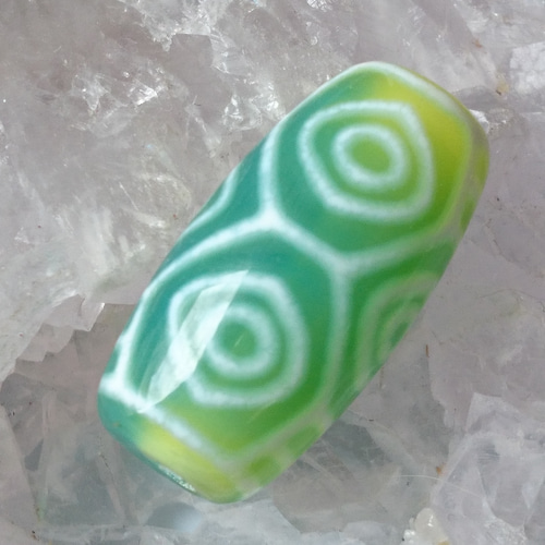 極上✨緑玉髄✨龍眼天珠 天然石 F* 通販 16303111｜Creema(クリーマ)