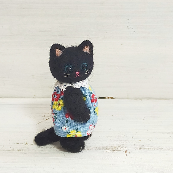 羊毛フェルトの猫人形(黒猫)テディベア風首手足可動 1枚目の画像