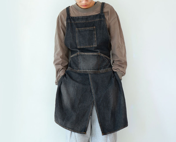 グレー 洗い デニム バックストラップ ロングエプロン レディース