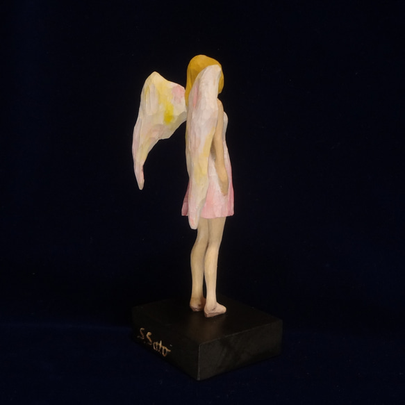 木彫刻 アート『 天使 』 エンジェル 芸術 アート 女性 ハンドメイド 松 手彫り 彫刻 7枚目の画像