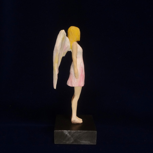 木彫刻 アート『 天使 』 エンジェル 芸術 アート 女性 ハンドメイド 松 手彫り 彫刻 5枚目の画像