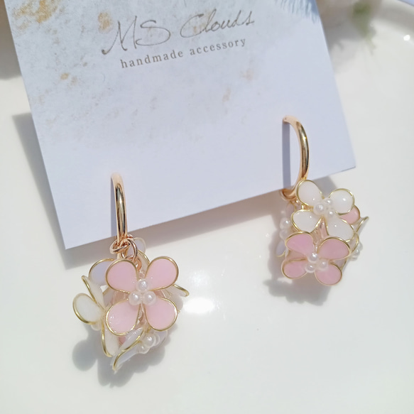 【コロンとかわいい♡】Flower ball earring♡ 2枚目の画像