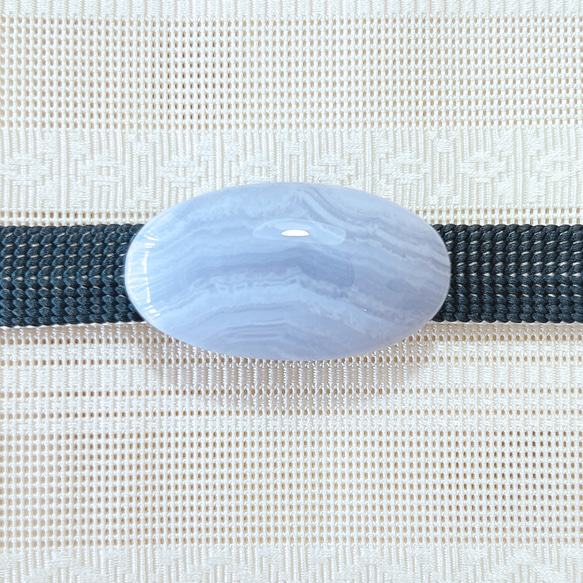 【一点もの天然石】帯留め ブルーレースアゲート 瑪瑙 オーバル シルバー金具 着物 和装小物 シンプル 上品 ストーン 2枚目の画像