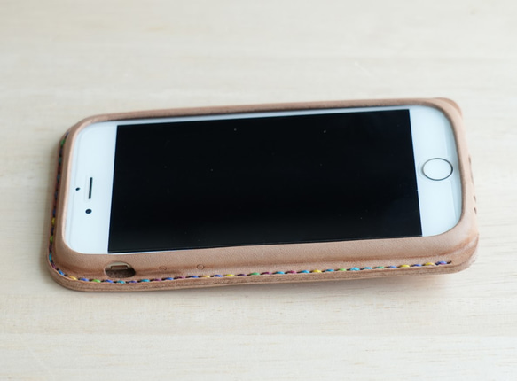 [新品] 手工縫製真皮 iPhone SE2 保護套（帶掛鉤） 栃木皮革 [免費刻名字，可選皮革和縫線] 第4張的照片