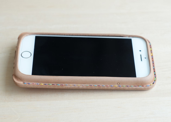 [新品] 手工縫製真皮 iPhone SE3 保護套（帶掛鉤） 外殼 栃木皮革 [免費刻名字/選擇皮革和縫線] 第3張的照片