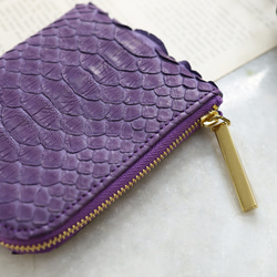 【蟒蛇紫】輕薄緊湊迷你L形皮夾，採用奢華鑽石蟒蛇皮製成 第3張的照片