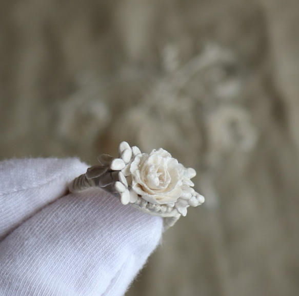 petit anneau　　小さな白薔薇の指輪 7枚目の画像