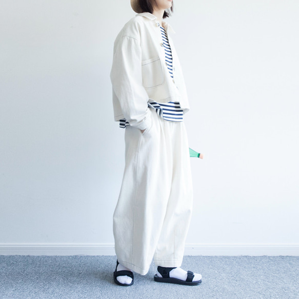 乳白色の日本製ショートコート コットン ユニセックスジャケット 万能なジェンダーレススタイル 3枚目の画像