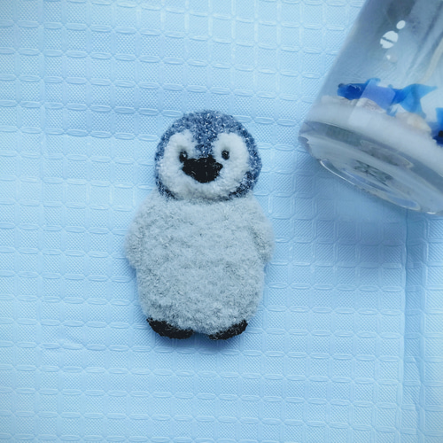 (新品)ホワイトパンツ ペンギン刺繍付き ペンギンの刺繍ブローチ ブローチ haniho 通販 16305944｜Creema