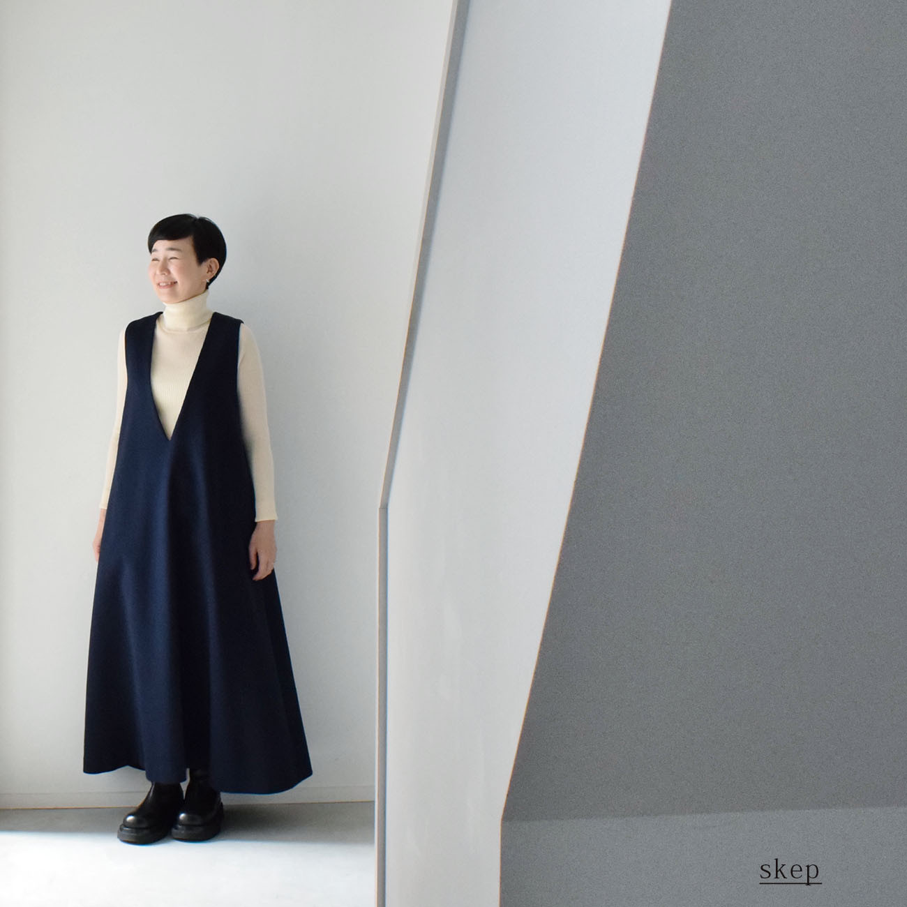 archivio ノースリーブ ニット Vネック 裏地付き　ワンピース Vネックノースリーブワンピース：紺［OP33NSNV］ ワンピース skep 通販