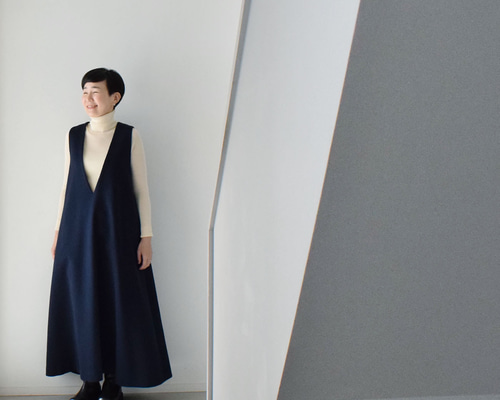 Vネックノースリーブワンピース：紺［OP33NSNV］ ワンピース skep 通販