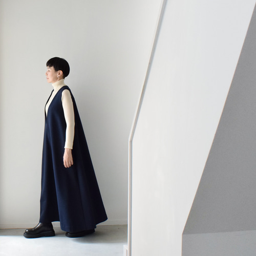 Vネックノースリーブワンピース：紺［OP33NSNV］ ワンピース skep 通販