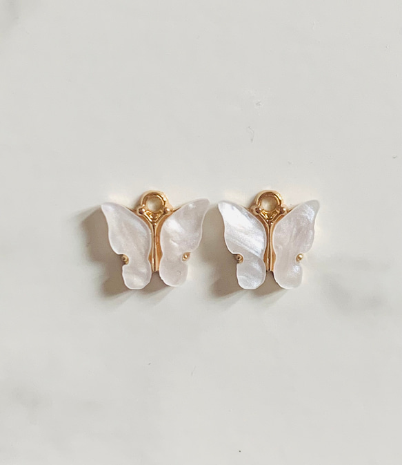 No.1374 蝶チャーム ホワイト 2個セット ピアス・イヤリング 