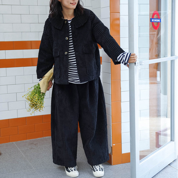 黒の日本製コーデュロイ ワイドレッグ パンツ ゆったりとした秋冬パンツ コーデュロイ パンツ ナローレッグ パンツ 7枚目の画像