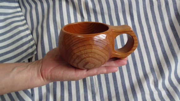 本ケヤキの一木彫りコーヒーカップ. 2枚目の画像