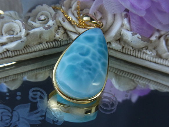 【美品/一点もの】大粒 ラリマー ペンダント 美しい 雫型 波 ブルー 透明感 上品 贅沢な 天然石アクセサリー H63 2枚目の画像