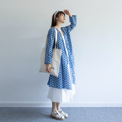 藍白印花 日系系帶洋裝 鹽縮純棉克萊因藍連衣裙 防曬薄外套 第3張的照片