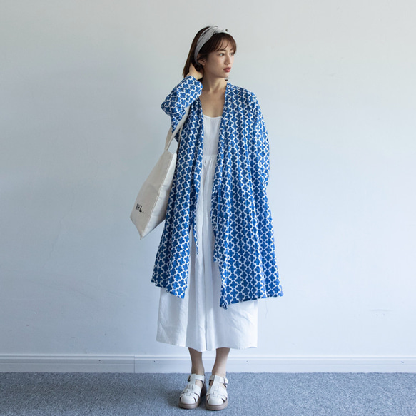 青と白のプリント日本のネクタイドレス塩縮綿クラインブルーのドレス日焼け止め薄手のコート 10枚目の画像