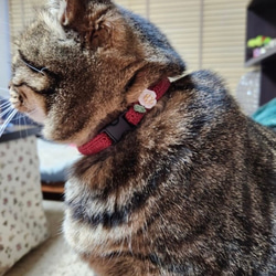 お花　シック　猫さんにやさしい首輪【かぎ針編み　猫の首輪　猫　首輪　セーフティバックル　アジャスター　軽い】 6枚目の画像