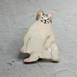 木彫り猫 　ぽっちゃり猫ブローチ　キジ白 1枚目の画像