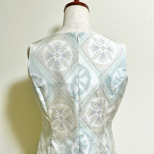 A209着物リメイク白大島 Aラインワンピース★リボン・ブローチ A209着物リメイク白大島 Aラインワンピース☆リボン・ブローチ