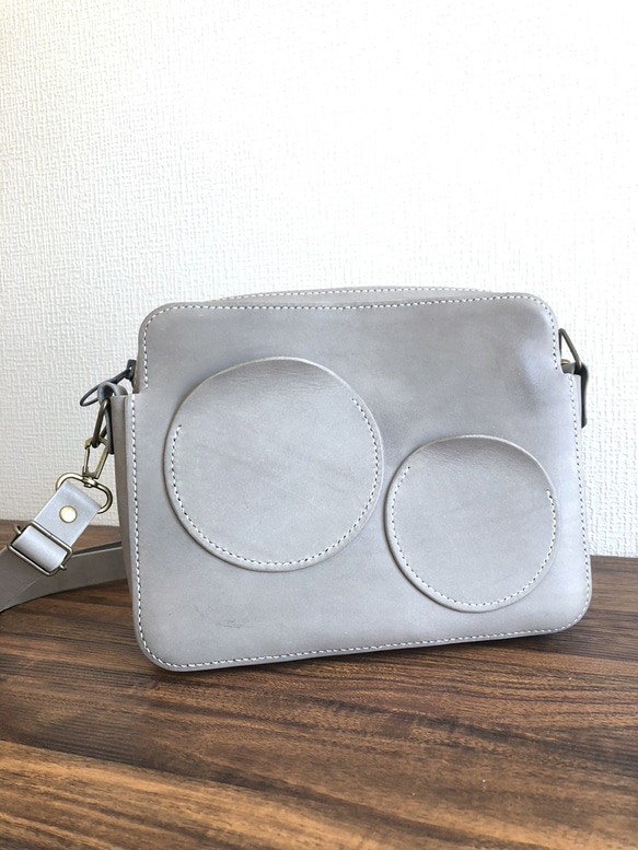 秋冬も使える！イタリアンレザー『MAINE』丸ポケットショルダーバッグ