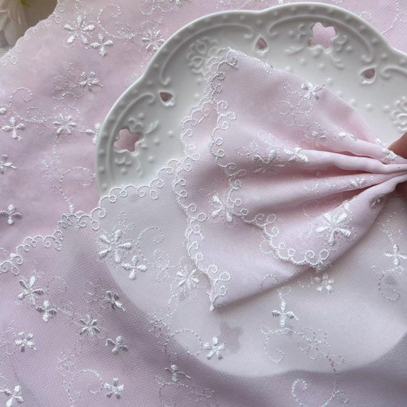 X96 絶品❣️桜色ラメ付ボタニカル柄刺繍シフォンレース生地 X96 絶品❣️桜色ラメ付ボタニカル柄刺繍シフォンレース生地