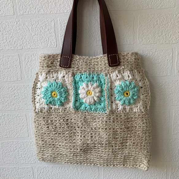 お花モチーフの手編み ぺたんこバッグ 8枚目の画像