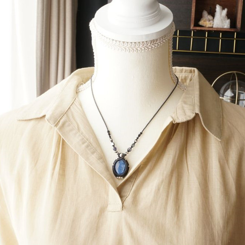 深いブルーとシラー＊良質カイヤナイトのマクラメネックレス ～Hidden