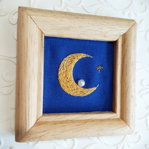 ☆新作☆刺繍フレーム＊月（ムーン）2023 壁飾り インテリア雑貨 