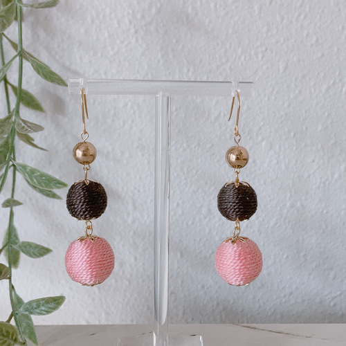 超軽量⭐︎刺繍糸を使ったボンボンピアス ピアス(フック 超軽量⭐︎刺繍糸を使ったボンボンピアス ピアス(フック