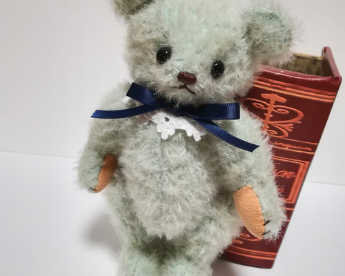 優しい水玉柄エプロンのくまさん テディベア ハンドメイド 海外作家様