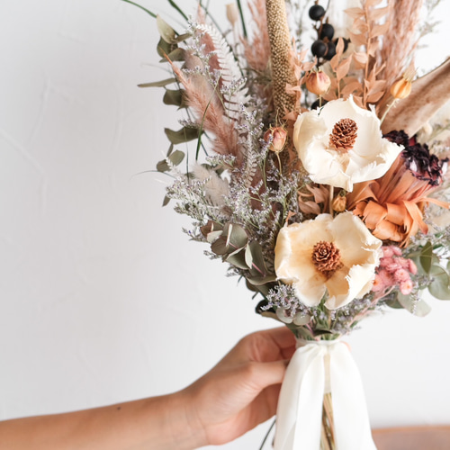 パームフラワー とピンクベージュのドライフラワーブーケ