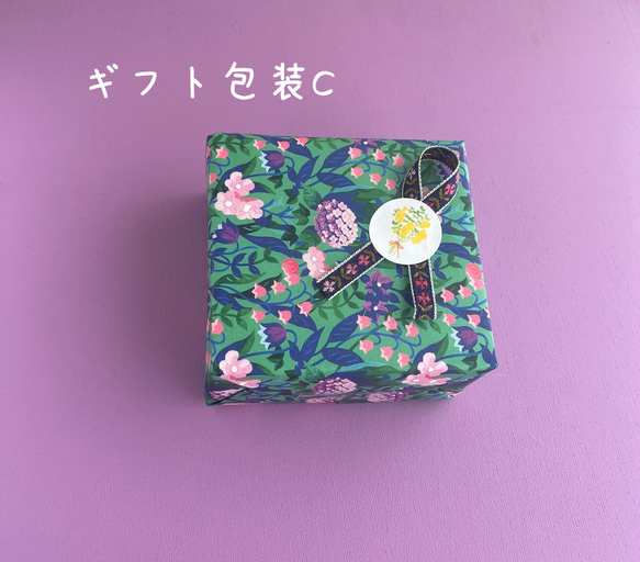 試作品　紫陽花アナベルのブローチ「優しい気持ち」 6枚目の画像