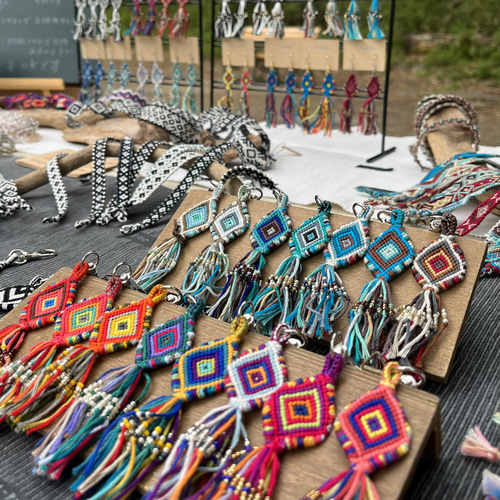 ミサンガ キーホルダー バッグチャーム／ピーコック 孔雀 エスニック