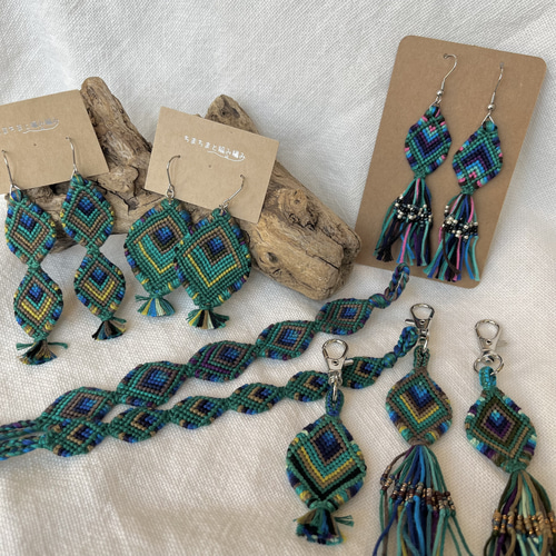 ミサンガ キーホルダー バッグチャーム／ピーコック 孔雀 エスニック