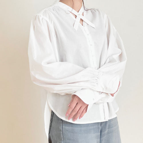 朝露のクロスタイシャツブラウス」Vネックカット 薄地ローン生地 長袖