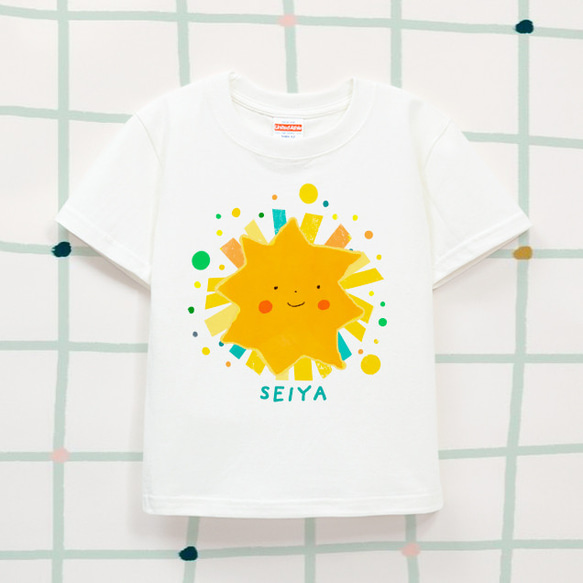 名入れ　名前入り　 キッズTシャツ（星キラキラ） 1枚目の画像