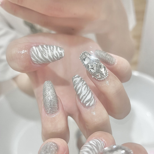 ネイルチップ 白 キラキラ シルバー ちゅるん 派手 フルオーダーネイル ネイルチップ 白 キラキラ シルバー ちゅるん 派手 フルオーダー