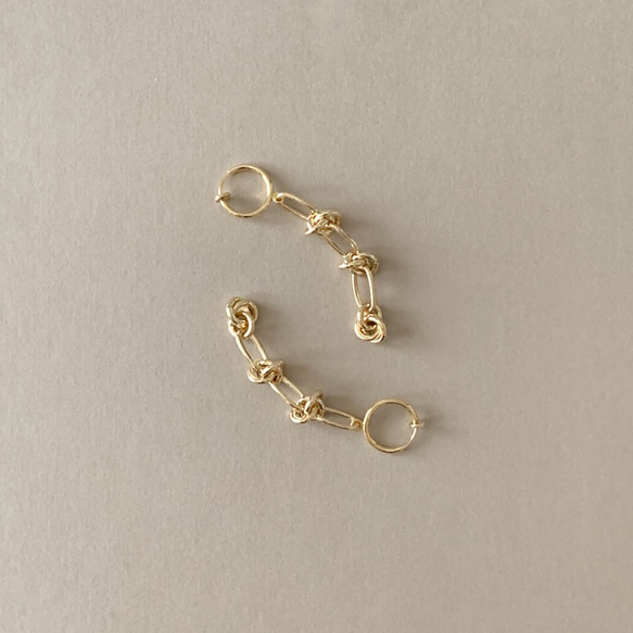 Statement Chain Earrings 4枚目の画像