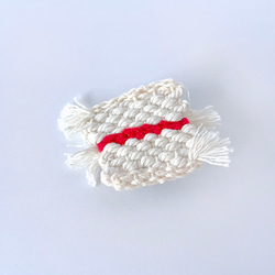 マクラメフラッグ　手織りブローチ　織り物　ロープ　コットン　天然素材　軽い　軽やか　春　夏　シンプル　カジュアル　レッド 5枚目の画像